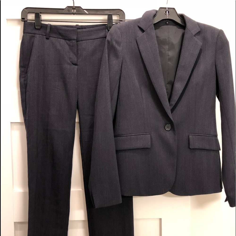 Theory suit